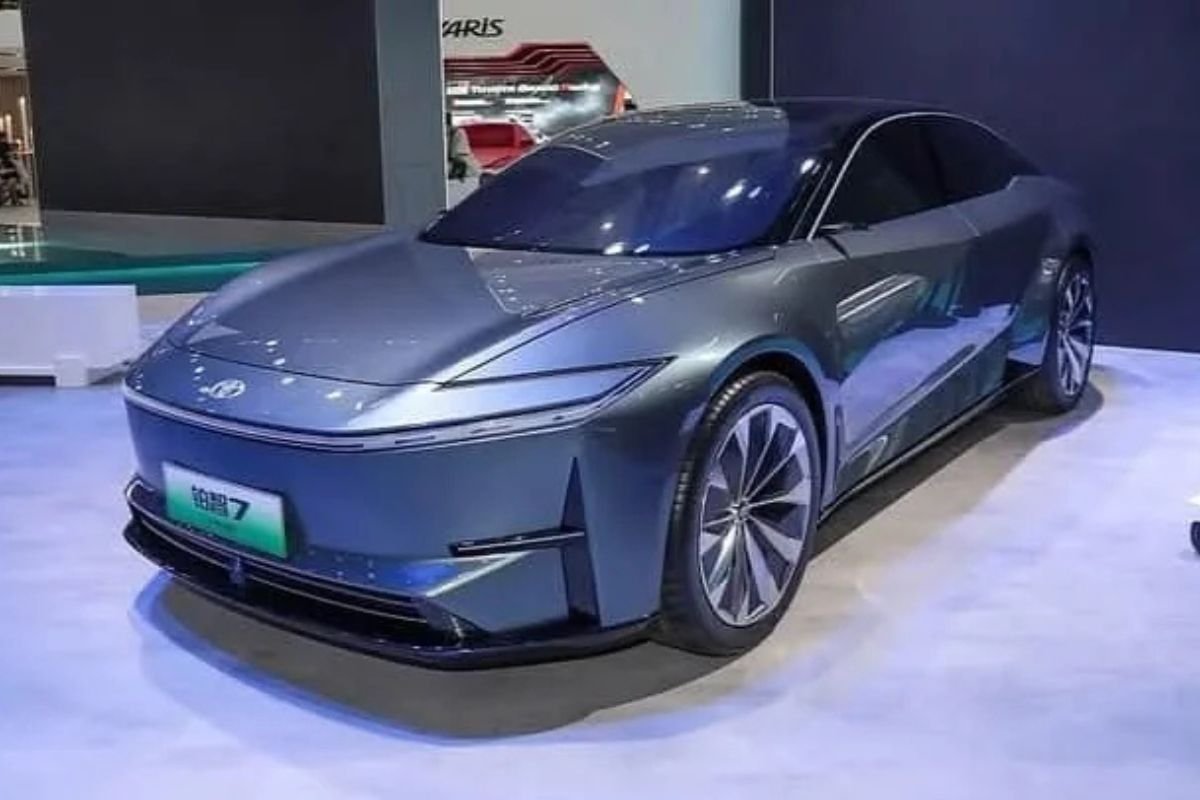 Toyota bZ7 ডিজাইন বিলাসিতা আর প্রযুক্তির এক অনন্য মিশ্রণ