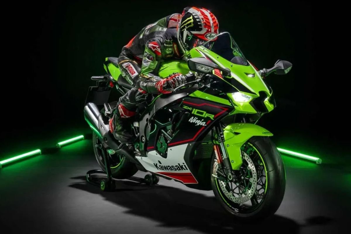 Kawasaki Ninja ZX 10R গতি প্রযুক্তি এবং স্টাইলের এক সেরা সমন্বয়