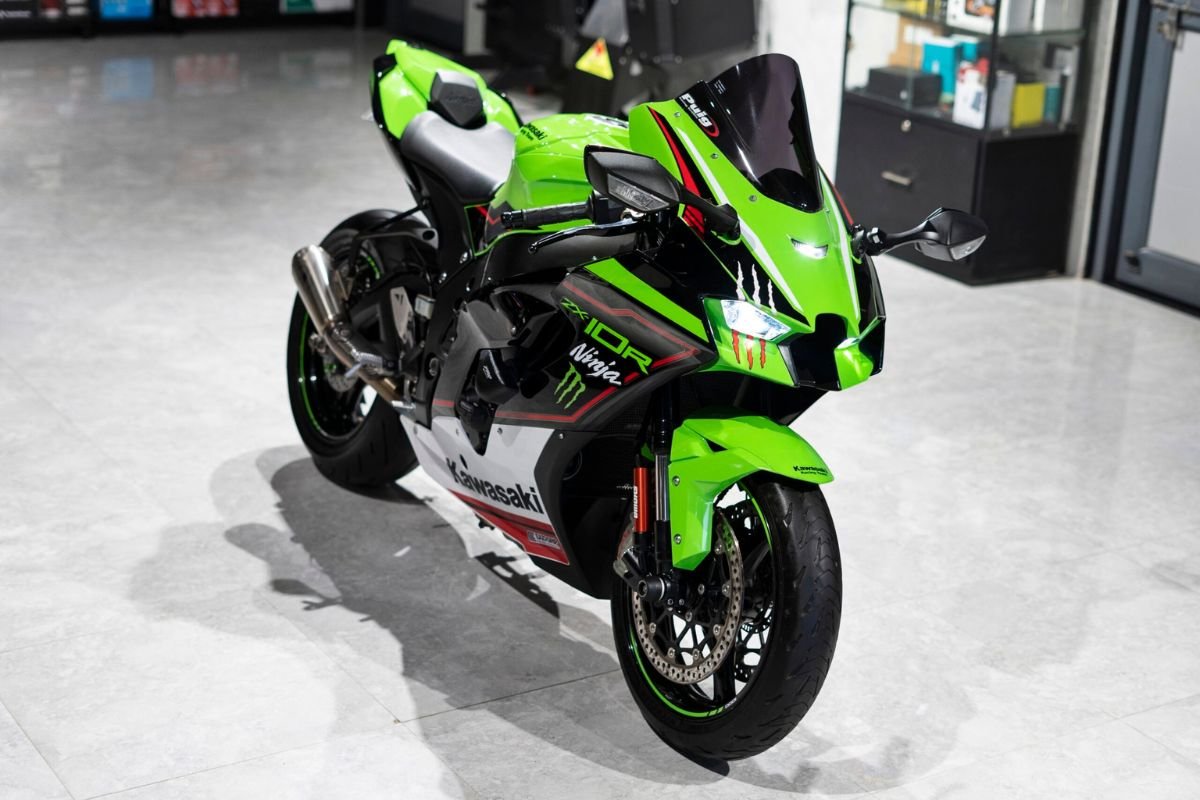 Kawasaki Ninja ZX 10R গতি প্রযুক্তি এবং স্টাইলের এক সেরা সমন্বয়