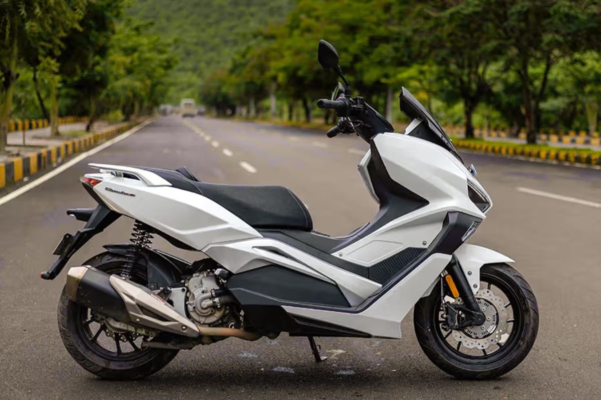 Keeway Vieste 300 স্টাইল শক্তি এবং আধুনিকতার এক নতুন মাপ