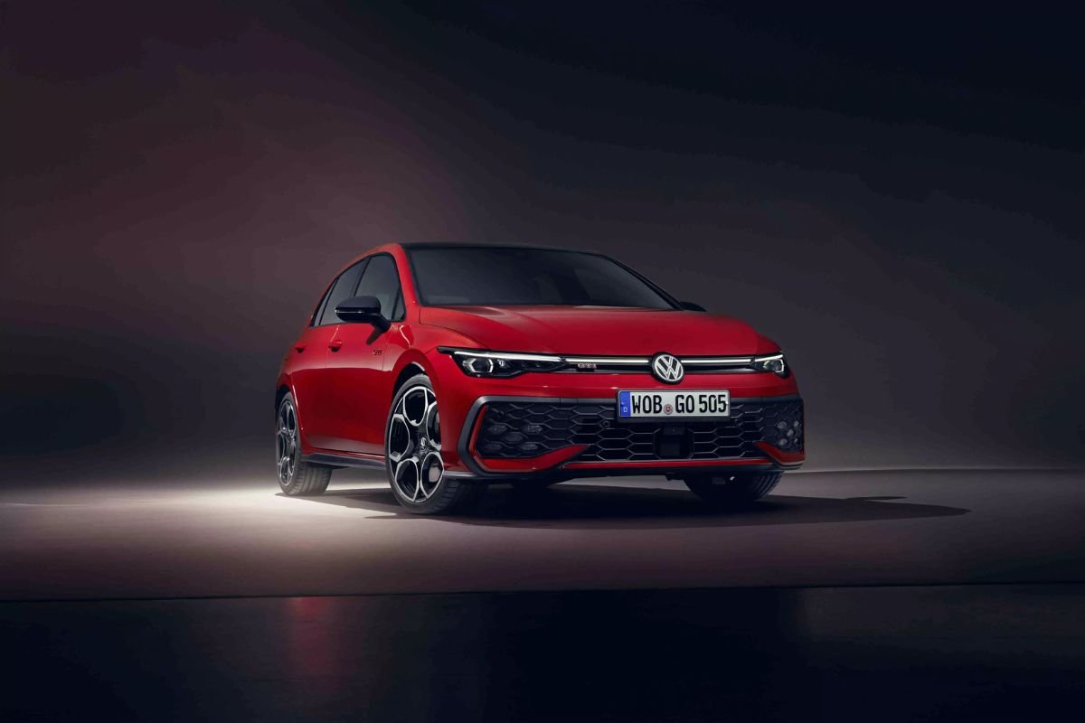 Volkswagen Golf GTI গতির ঝড় আর স্টাইলের নতুন সংজ্ঞা