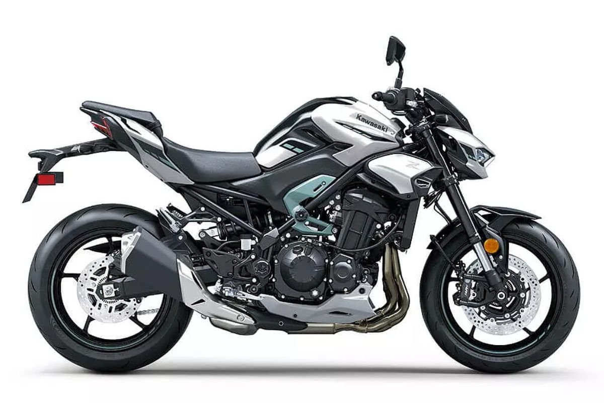  Kawasaki Z900 ১২৫ এইচপি সুপার বাইক মাত্র ৯.৩ লক্ষে