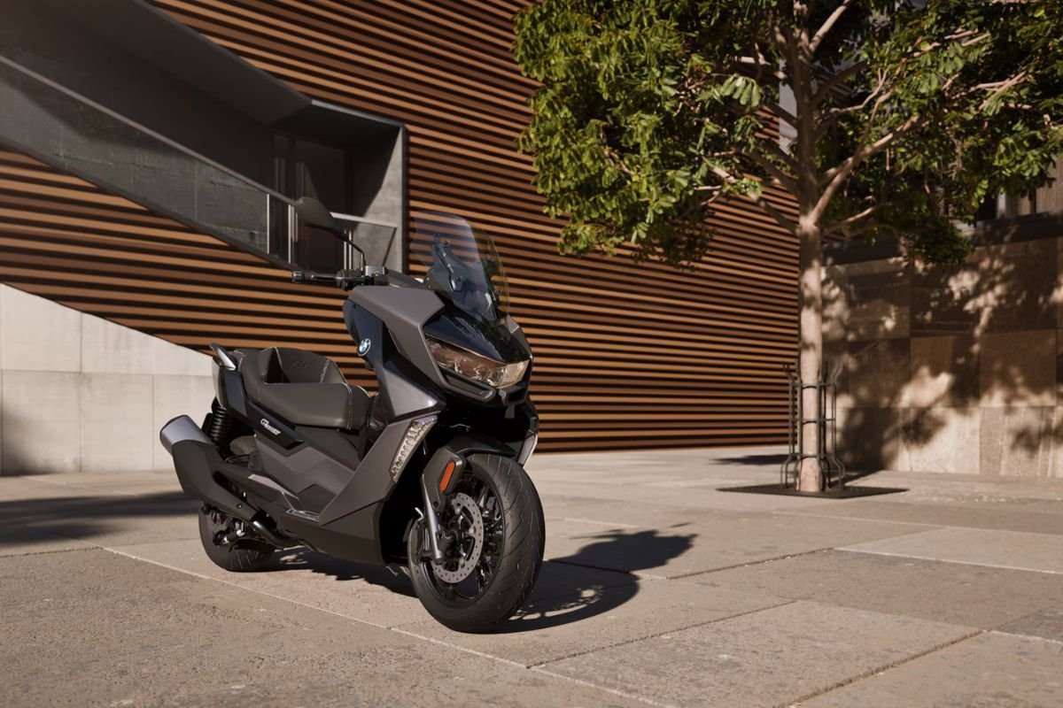 BMW C 400 GT প্রিমিয়াম স্কুটার মাত্র ১৫ লক্ষে