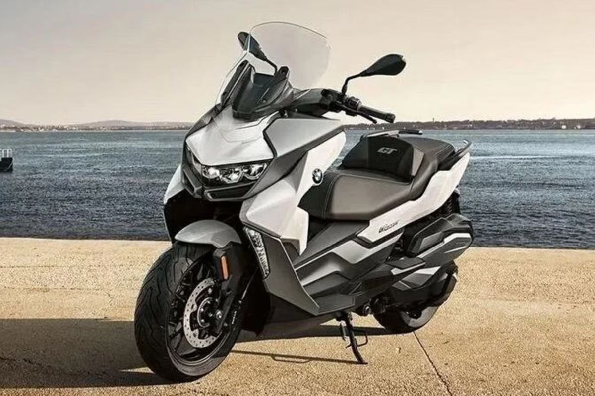 BMW C 400 GT প্রিমিয়াম স্কুটার মাত্র ১৫ লক্ষে