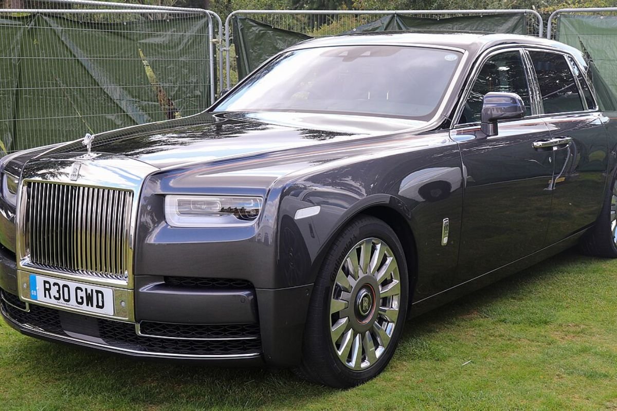 Rolls Royce Phantom Rs 10.5 Cr দামে বিলাসিতার নতুন সংজ্ঞা তৈরি করেছে 