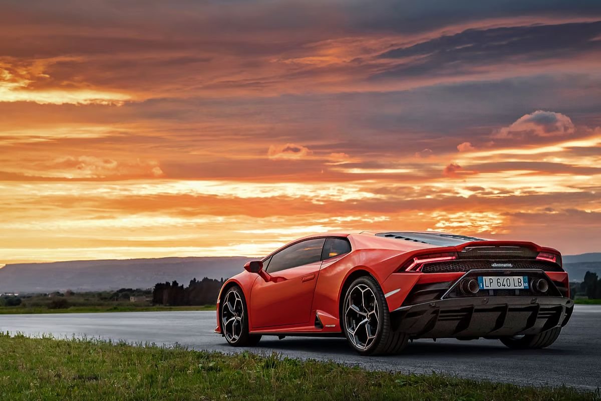 Huracan EVO শক্তি বিলাসিতা এবং নিখুঁত ডিজাইন Rs ৩.২২ কোটি দামে
