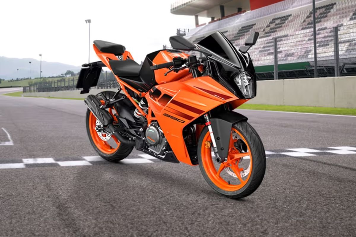 KTM RC 390 গতি স্টাইল আর প্রযুক্তির এক দুর্ধর্ষ সংমিশ্রণ
