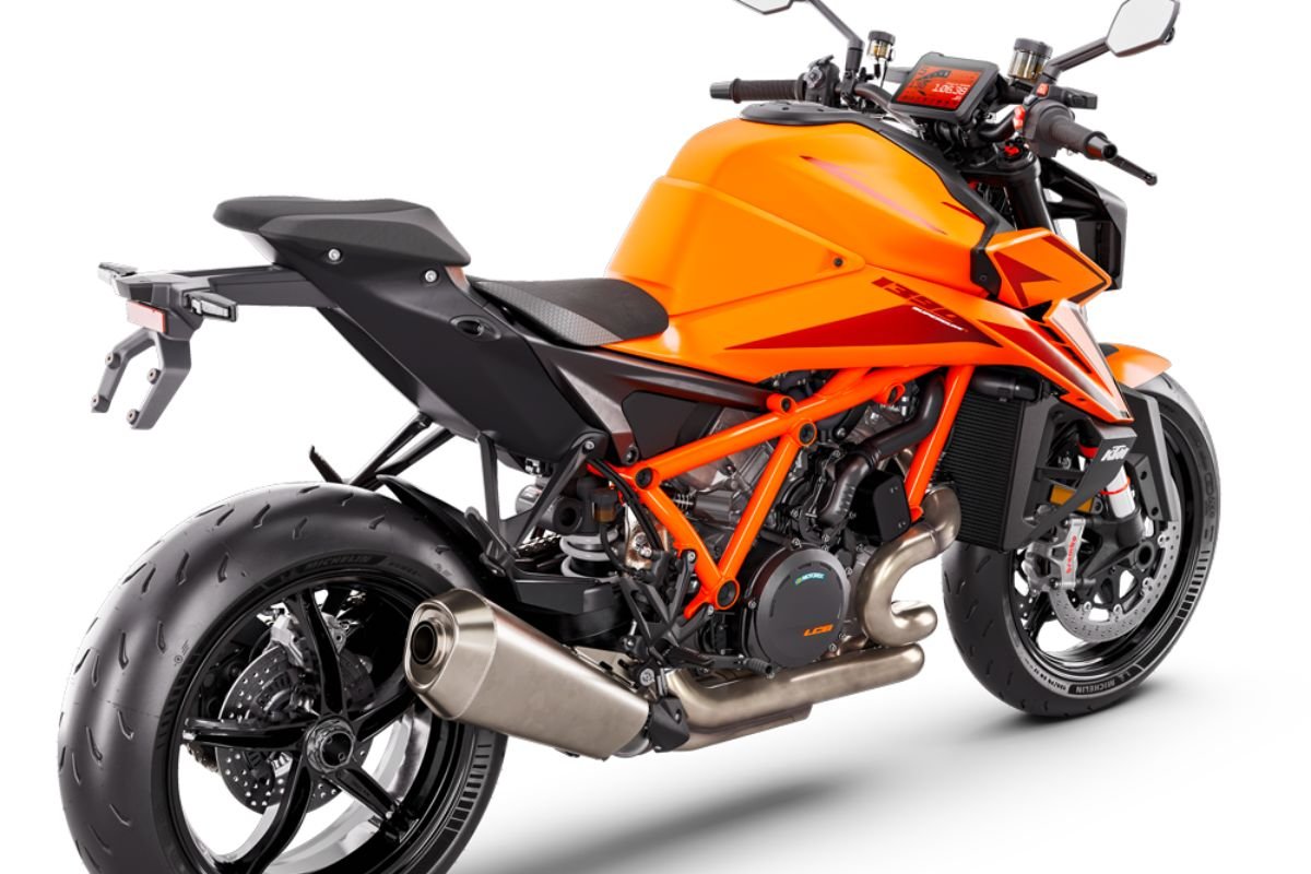 KTM 1390 Super Duke R গতির রাজা স্টাইলে মুগ্ধতা