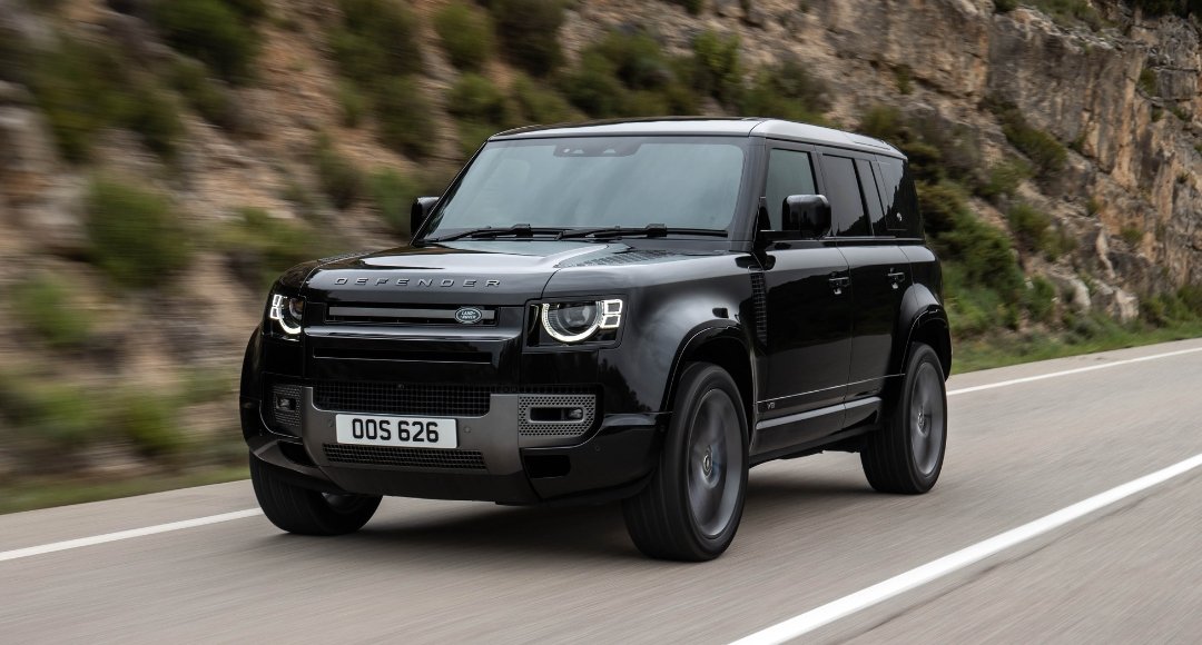 যাত্রার প্রতিটি মুহূর্তে অ্যাডভেঞ্চার, নতুন Defender V8 নিয়ে গভীরে দেখুন