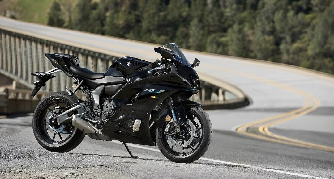 Yamaha R7 গতি স্টাইল আর প্রযুক্তির নিখুঁত এক সংমিশ্রণ