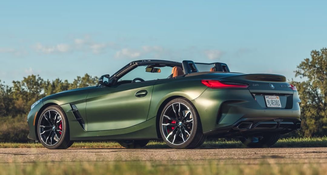 BMW Z4 রাস্তায় রাজত্ব করার জন্য তৈরি এক অসাধারণ কনভার্টিবল