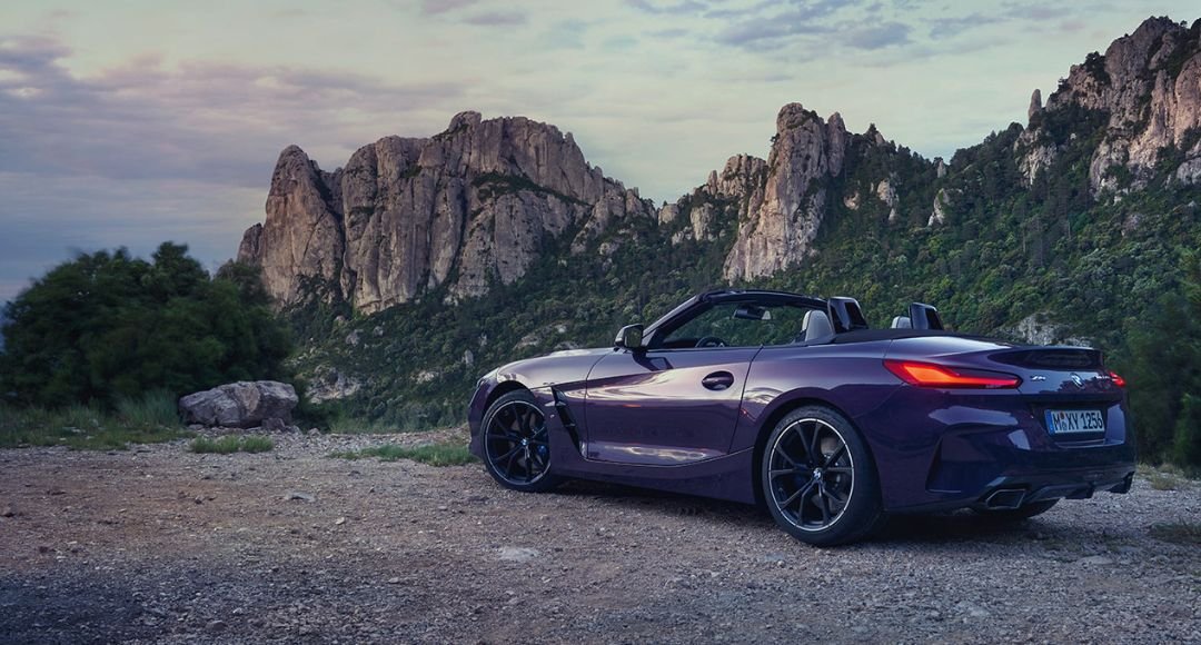 BMW Z4 রাস্তায় রাজত্ব করার জন্য তৈরি এক অসাধারণ কনভার্টিবল