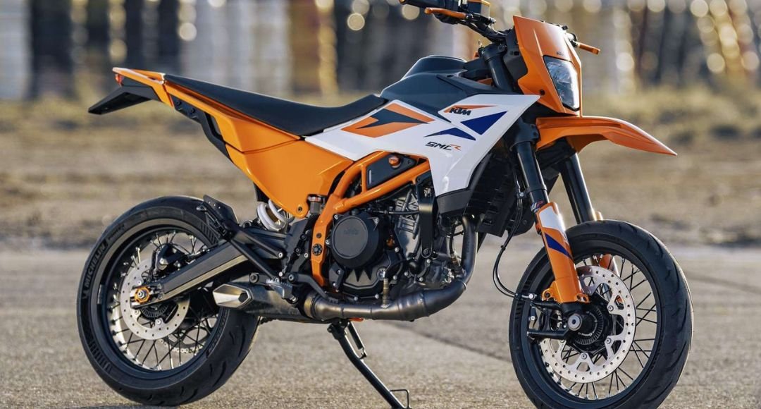 KTM 390 SMC R আধুনিক প্রযুক্তির এক অসাধারণ off road bike অভিজ্ঞতা