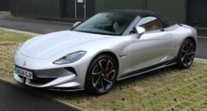 MG Cyberster ভবিষ্যতের ইলেকট্রিক স্পোর্টস গাড়ি আজকের রাস্তায়