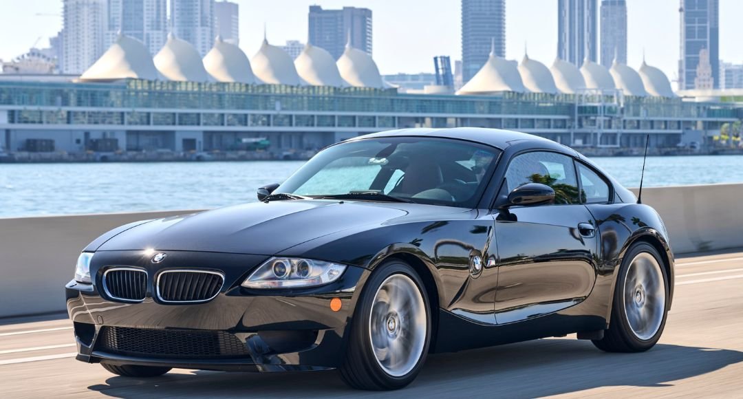 BMW Z4 রাস্তায় রাজত্ব করার জন্য তৈরি এক অসাধারণ কনভার্টিবল