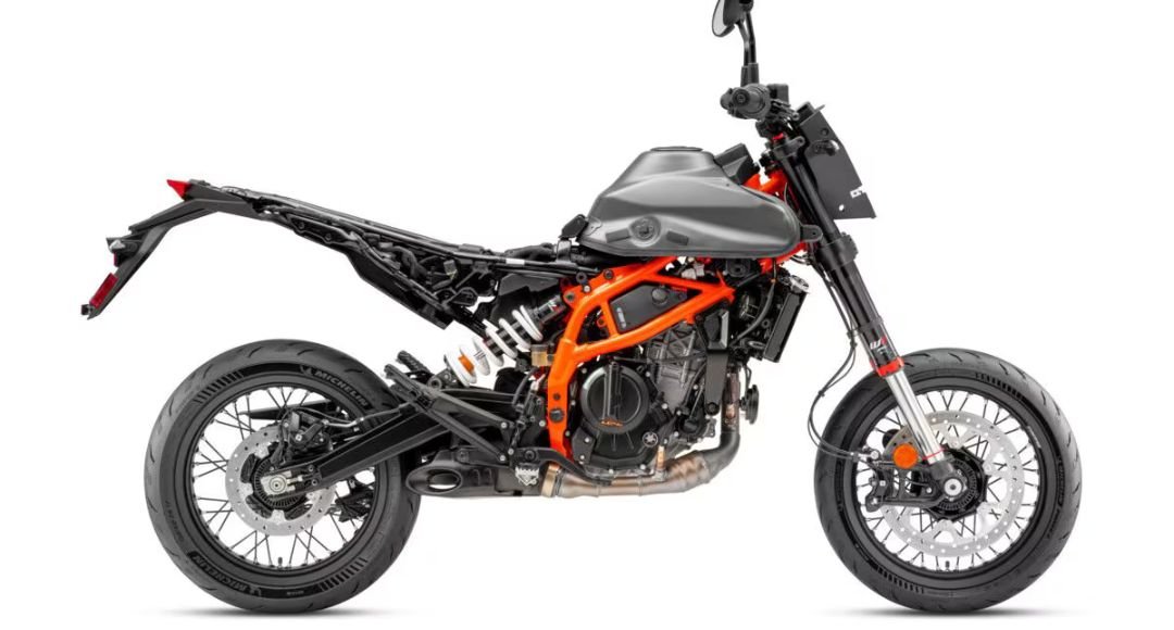 KTM 390 SMC R আধুনিক প্রযুক্তির এক অসাধারণ off road bike অভিজ্ঞতা