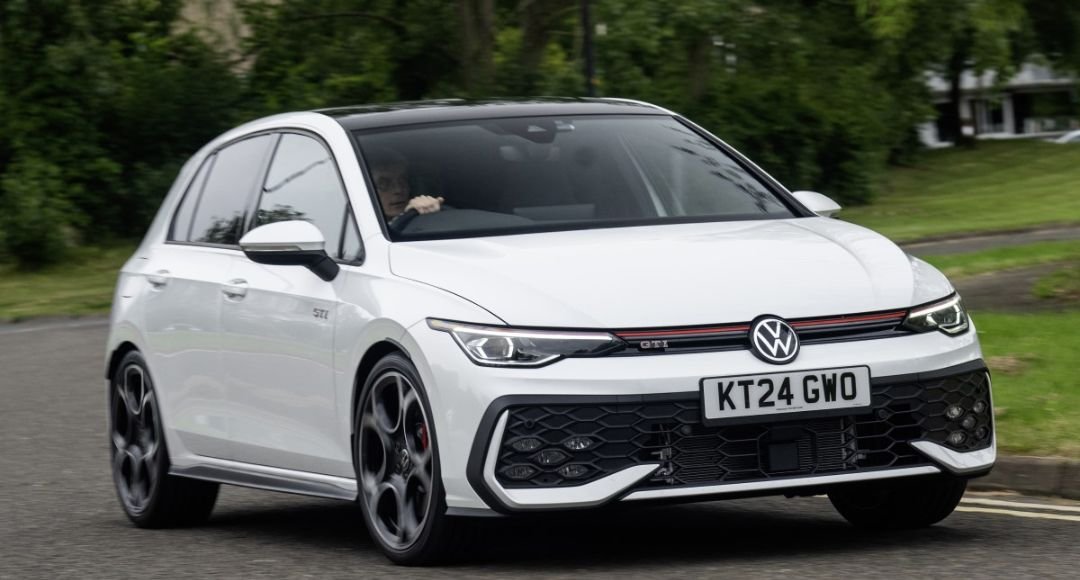 Volkswagen Golf GTI গতির প্রেমে পড়ে যাওয়ার উপযুক্ত সঙ্গী