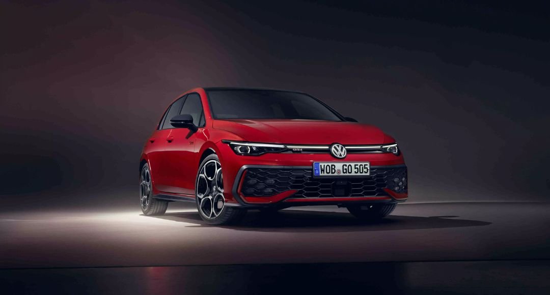 Volkswagen Golf GTI গতির প্রেমে পড়ে যাওয়ার উপযুক্ত সঙ্গী