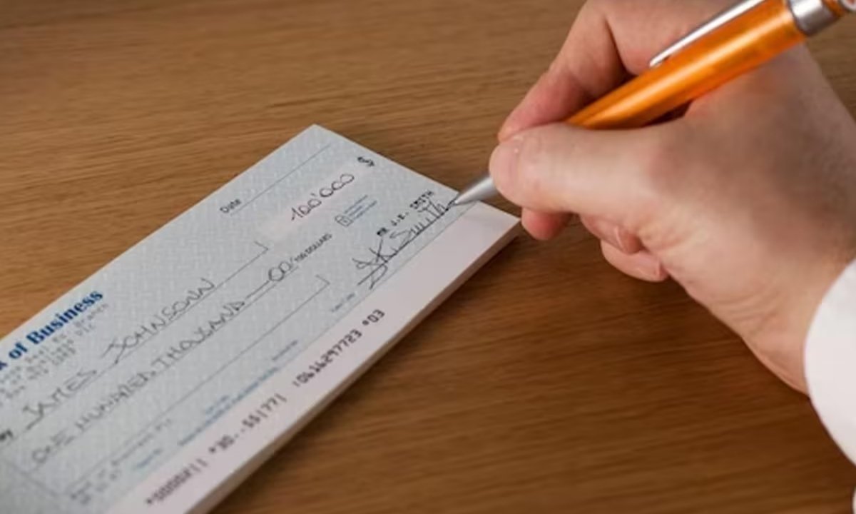Cheque sign rule