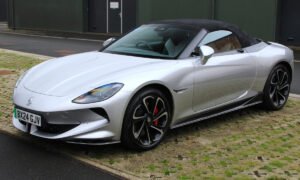 MG Cyberster Rs 75 লাখে ৬ এয়ারব্যাগ ABS এবং 725 Nm টর্কের শক্তিশালী Electric Car