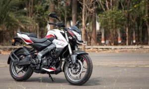 Bajaj Pulsar NS200 40.36 kmpl মাইলেজ এবং আধুনিক ডিজিটাল ফিচার্স সহ দাম মাত্র 1.5 লাখ টাকা