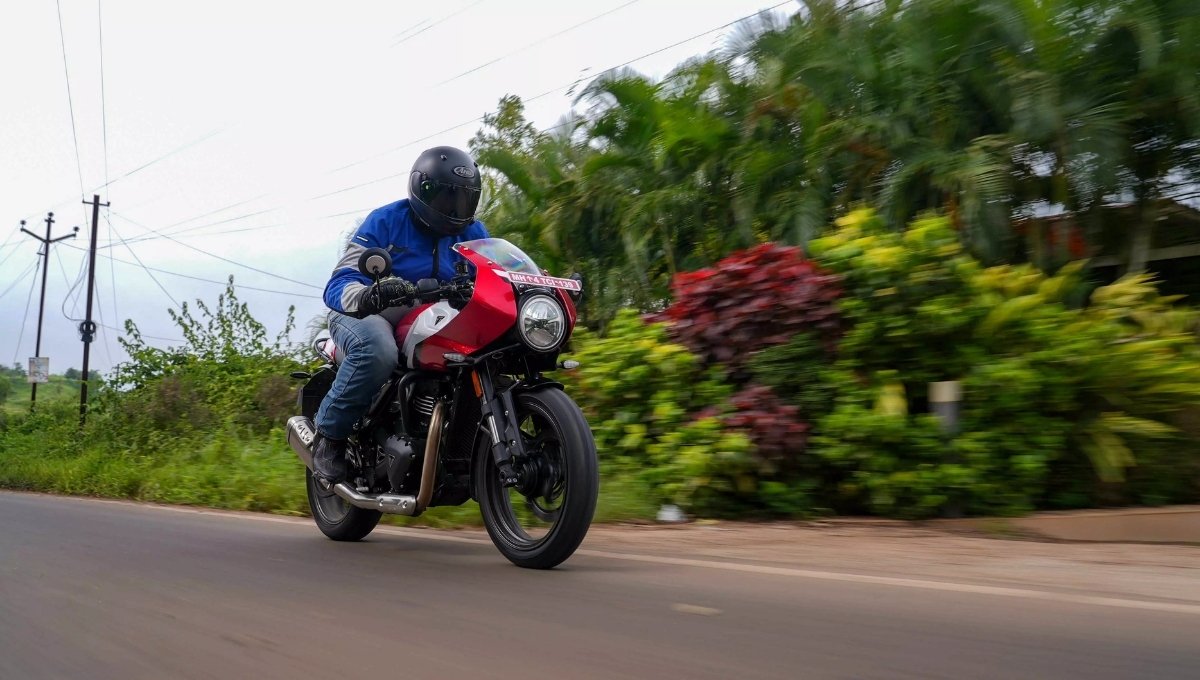Triumph Thruxton 400
